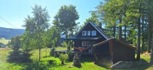 Domek Adam z widokiem na góry Lasówka