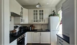 Charming Bright 2-Bed Heritage Flat, Battersea Park, London