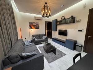 Flora - Super Deluxe Apartment Monthly & Yearly Rent at Al Aziziyah - فُلُورَا - شقة للإيجار الشهري او السنوي بحي العزيزية