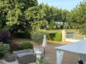 B&B / Chambres d'hotes Les Peupliers Loire : Chambre Lit King-Size Deluxe