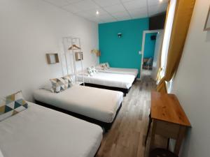 Auberges Entre Lacs et Volcans : Chambre Familiale avec Salle de Bains Privative
