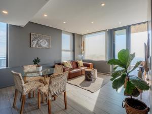 Umhlanga Arch - Ocean Views, Queen size bed plus free wifi