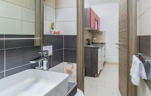 Lovely Apartment In Pula With Wifi