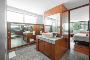 Senda Stays Oasis Pool House - 4BR, Next to Roma Sur