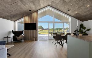 4 Bedroom Stunning Home In Sæby