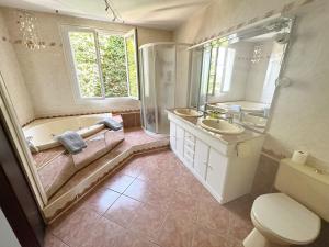 Villas Grande Villa 6 personnes avec piscine dans un cadre verdoyant : photos des chambres
