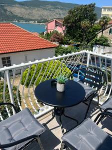 Sara Apartments - 3hvězdičkové hotely ve městě Herceg Novi