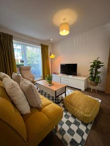 Issara Apartments 35 - Great Location & Private Parking