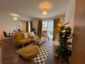 Issara Apartments 35 - Great Location & Private Parking