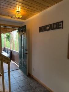 The Carriage House, Walk to River & Lake, In Town