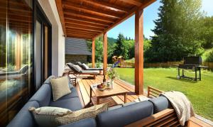 Chalet Oasis - Luxury 5-Bedroom Chalet with Panoramic Views