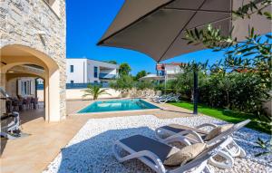 Cozy Home In Pinezici With Wifi