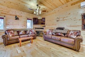 Walk to Lake and Dining Couples Cottage in Pepin