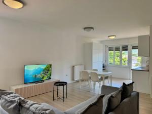 1Dest - The Roman Spot