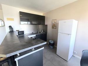 Appartements LeRelaisdOdile - Ideal PRO & Couple - Studio Cosy - Proche Metro - Parking Gratuit - Mons-en-Baroeul - - WIFI HD - Smart TV - Entree Autonome : photos des chambres