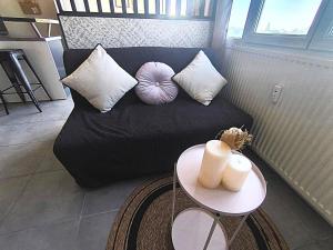 Appartements LeRelaisdOdile - Ideal PRO & Couple - Studio Cosy - Proche Metro - Parking Gratuit - Mons-en-Baroeul - - WIFI HD - Smart TV - Entree Autonome : photos des chambres