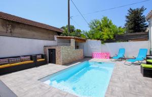 Maisons de vacances Awesome Home In Morieres Les Avignon : photos des chambres