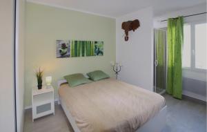 Maisons de vacances Awesome Home In Morieres Les Avignon : photos des chambres