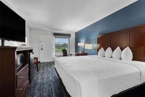 King Room room in Best Western Canton Inn