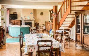 Maisons de vacances 2 Bedroom Amazing Home In Janville : Maison de Vacances 2 Chambres