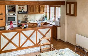 Maisons de vacances 2 Bedroom Amazing Home In Janville : photos des chambres
