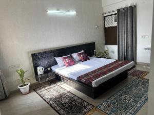 The Giri Nandani Stays Agra