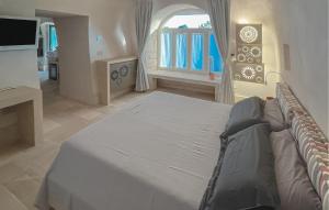 Six-Bedroom Holiday Home