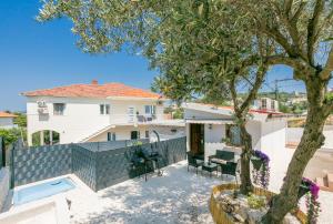 Family friendly house with a swimming pool Okrug Gornji, Ciovo - 24460