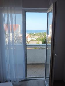 Apartments with parking spaces Lun, Pag - 24796