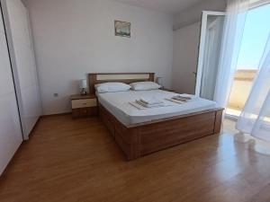 Apartments with parking spaces Lun, Pag - 24796