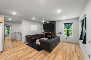 Upscale Stay Just 15 Mins from Premier Attractions