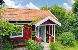 Nice Home In Hamburgsund With Wifi