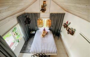 Nice Home In Hamburgsund With Wifi