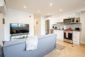 Cozy Basement Stay Near High Park & Subway - Westend Suites