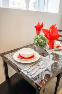 Cozy Basement Stay Near High Park & Subway - Westend Suites