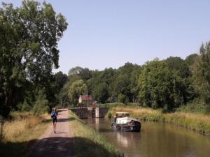 Maisons de vacances Holiday Home in Vitry-Lache near Lake : photos des chambres