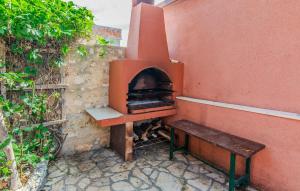 Beautiful Apartment In Vir With Wifi