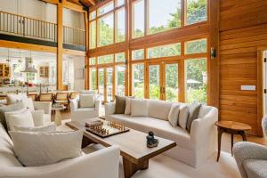 Luxurious 7Bedroom Retreat with Pool East Hamptons