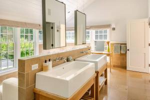 Luxurious 7Bedroom Retreat with Pool East Hamptons