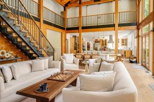 Luxurious 7Bedroom Retreat with Pool East Hamptons