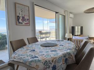 Élégant T2 avec terrasse à Sète, parking sécurisé - FR-1-338-627