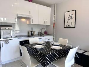 T2 rénové à 100m de la plage avec balcon et parking privé - FR-1-481-181