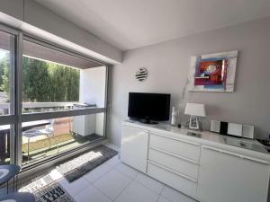 T2 rénové à 100m de la plage avec balcon et parking privé - FR-1-481-181