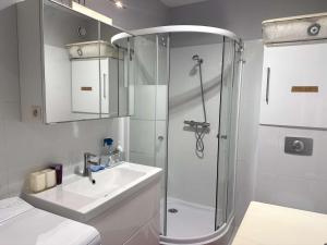 T2 rénové à 100m de la plage avec balcon et parking privé - FR-1-481-181