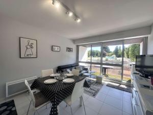 T2 rénové à 100m de la plage avec balcon et parking privé - FR-1-481-181