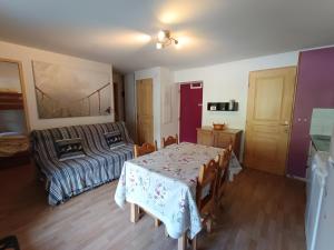 Appartements Appartement chaleureux avec terrasse sud, animaux admis, proche pistes - FR-1-445-223 : photos des chambres