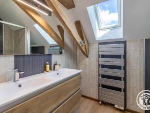 Maisons de vacances Grande maison a la campagne avec piscine et climatisation - FR-1-622-113 : photos des chambres