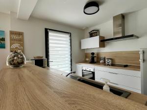 Maisons de vacances Maison Moderne Proche Plage et Bourg a Groix - FR-1-813-29 : photos des chambres