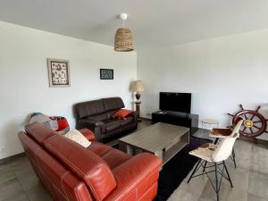 Maisons de vacances Maison Moderne Proche Plage et Bourg a Groix - FR-1-813-29 : photos des chambres