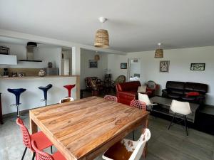 Maisons de vacances Maison Moderne Proche Plage et Bourg a Groix - FR-1-813-29 : photos des chambres